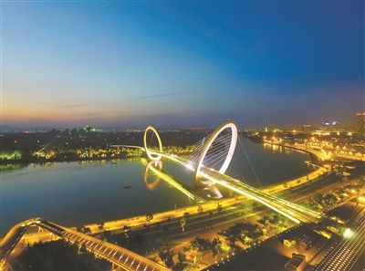聚焦扬子江城市群建设:一群城市聚变成城市群_我苏网
