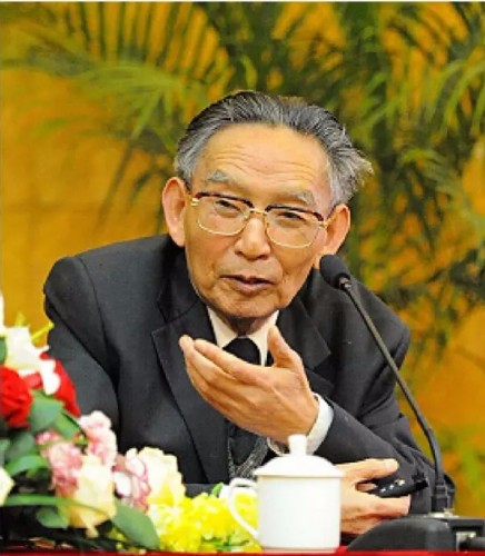 周俊,1932年出生,东台人,中国科学院院士,药学专家