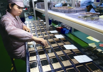 15万台"泰州造"手机销往国外 今年再开15条生产线