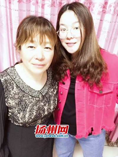 近照"60后"母亲母亲:单桂兰(53岁)女儿:卞雪(27岁)【寄语母亲】翻看跟