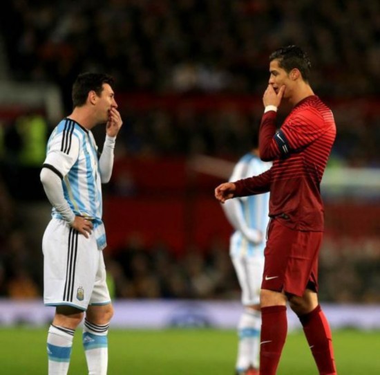 既当爹又当妈 梅西c罗今夜淘汰赛"一起回家"?