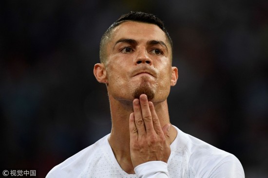 c罗山羊胡造型亮相