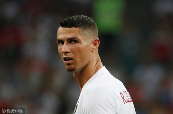 c罗山羊胡造型亮相