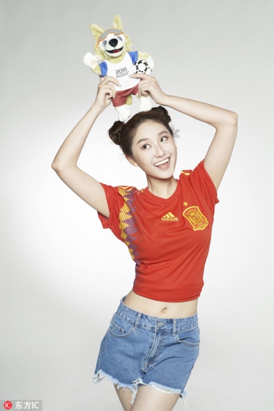 西瓜妹严尚嘉拍摄写真为西班牙助威