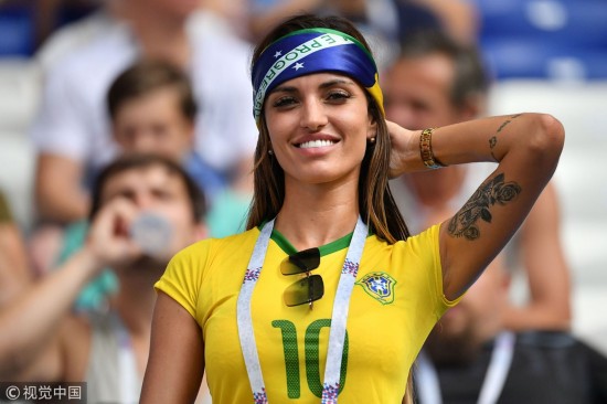 巴西女球迷高颜值倾国倾城