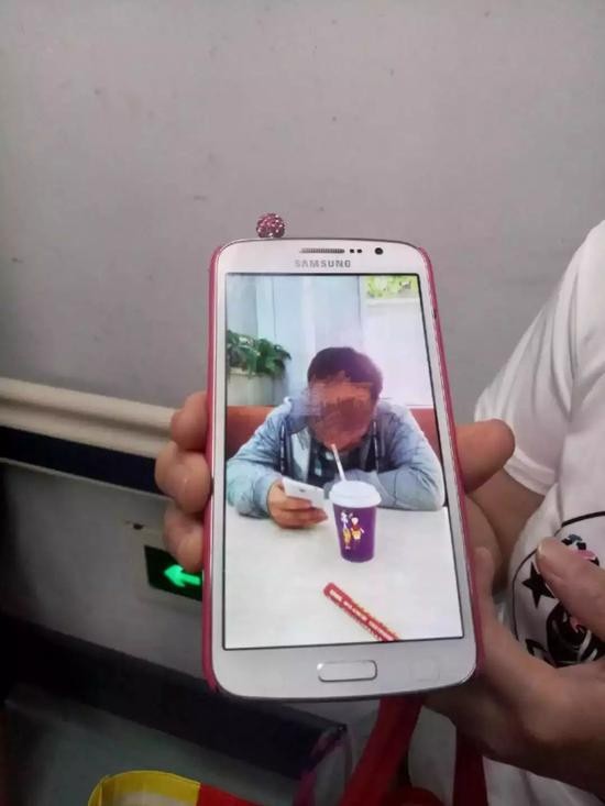 小伙顿顿吃外卖icu抢救107天 体重210斤暴跌至120