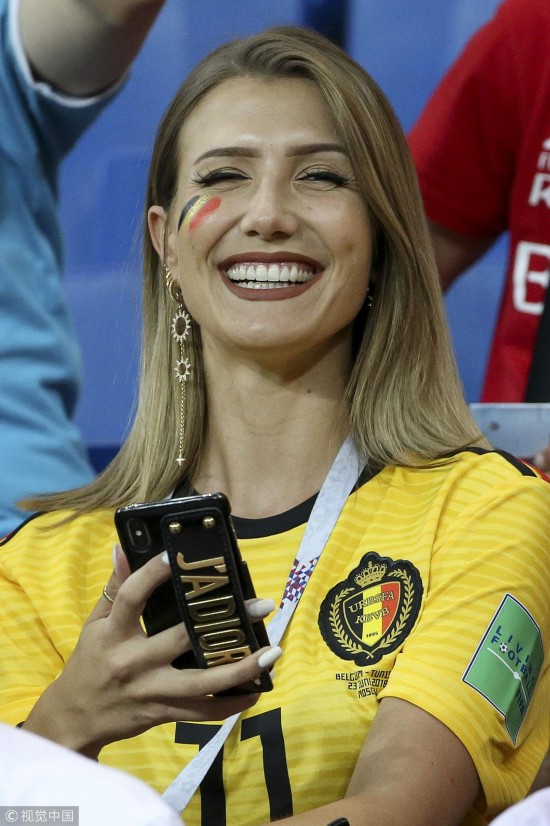 卡拉斯科妻子看台观战