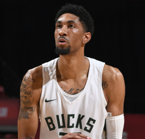 夏季联赛雄鹿队首发球员克里斯蒂安-伍德