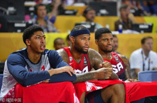 2014年篮球世界杯,戴维斯,考辛斯和盖伊因为犯规问题坐在场边