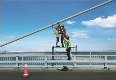 苏通大桥完成阻尼器维修