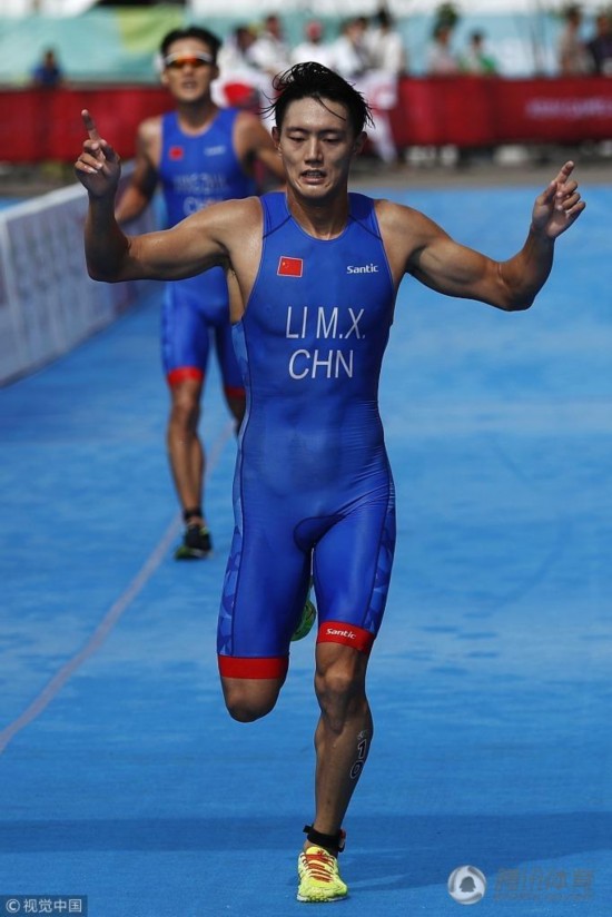 高清:亚运男子铁人三项 中国李明旭摘铜日本夺冠