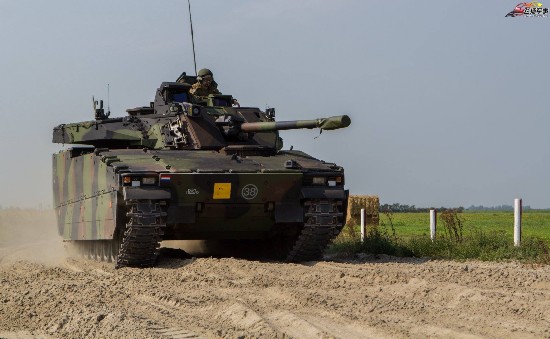 荷兰陆军机械化步兵营战术演习