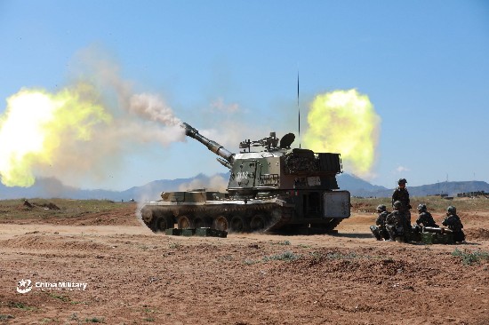 解放军组织炮兵群昼夜实弹射击演练