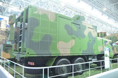 军事 lw-30型激光战车利用定向发射高能激光,不仅能执行防空任务