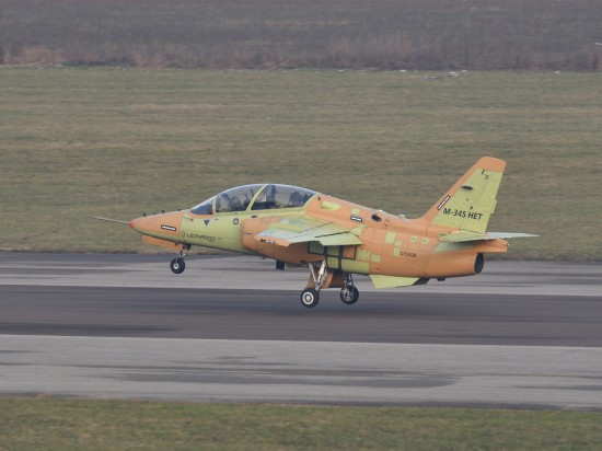 意大利自研m345教练机正式首飞
