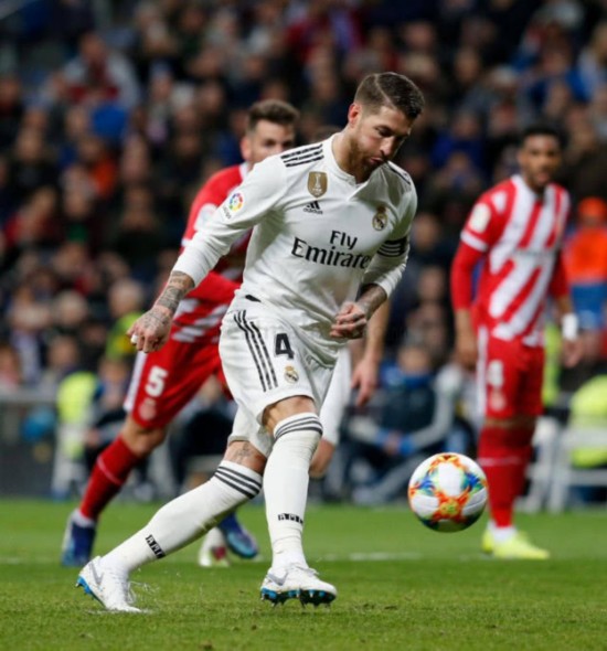 拉莫斯再度用绝活勺子点球破门