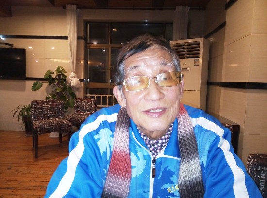 75岁老人爱跑步 厉害!一年半跑21个马拉松