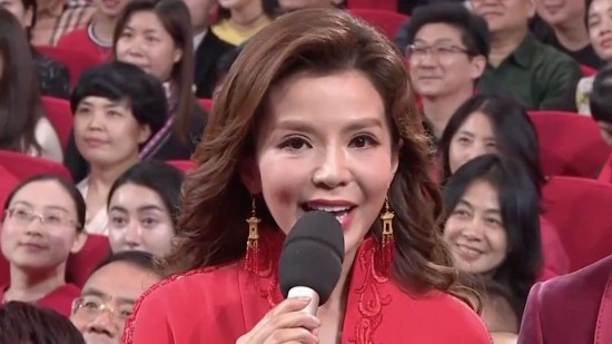 朱迅春晚造型 图片来源:网络截图