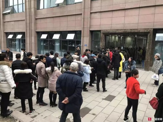 结婚多离的也多 民政局员工流着鼻血办离婚手续