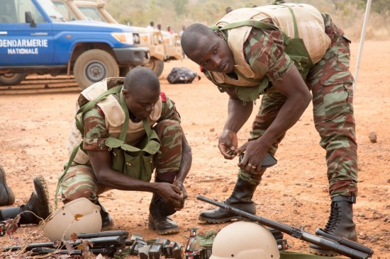 非洲特种部队反恐演习,惊现81式自动步枪