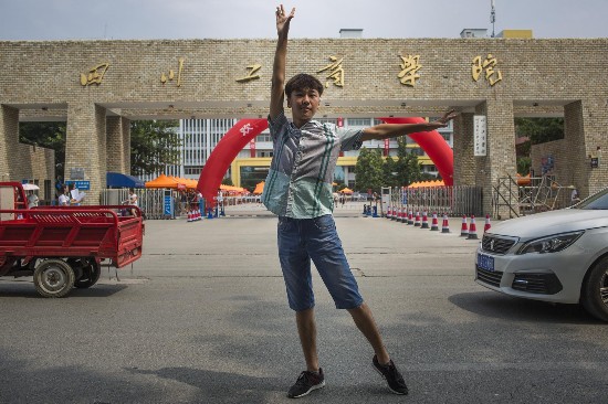 2017年,刘春莹以舞蹈艺术生的身份考入四川工商学院.受访者供图