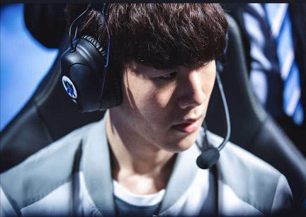 世界第一上单theshy丝血反杀3人看呆了天雷凯南造逆转