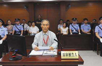 年,32岁的耿万喜在老家江苏盐城市滨海县陈铸乡小街开了一间小卖部,在