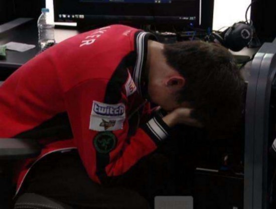 s7失利faker难掩失落