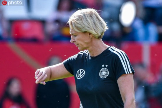 德国女足主帅:关注中法热身赛 世界杯照顾王霜