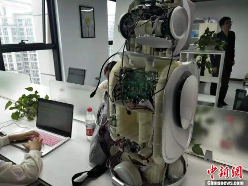又要培训又要学习,当个机器人有多难?