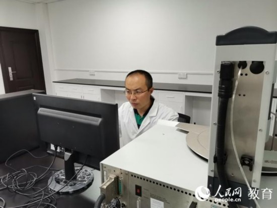 暑期老师都在忙什么?人皆苦炎热,我爱夏日长_荔枝网新闻