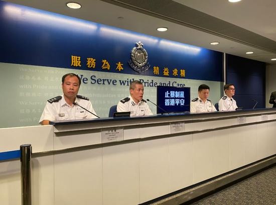 香港警方在湾仔警察总部召开记者发布会