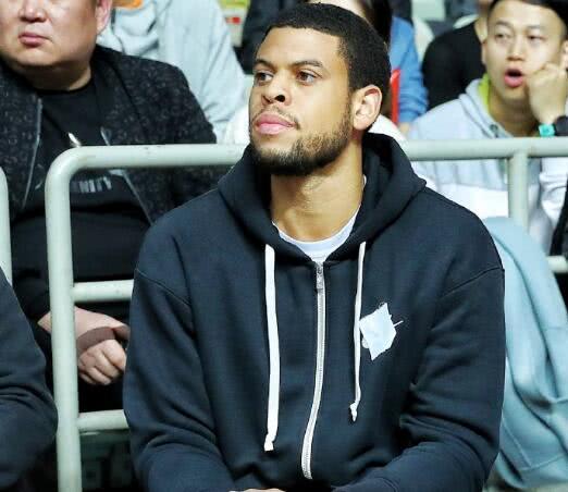 上海男篮官宣更换外援 前NBA球员麦卡勒姆替换纳纳利_荔枝网新闻