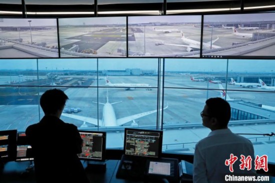 72%(其中,浦东机场511889架次,虹桥机场272942架次);完成旅客吞吐量