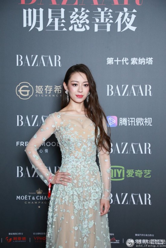 吉娜抱起150斤的郎朗 俘获老公好身材是关键