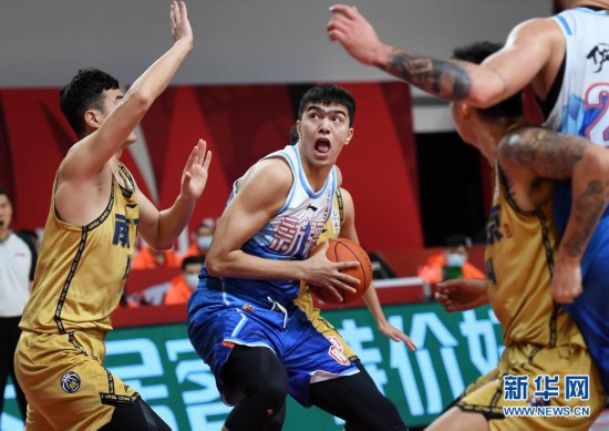 21赛季中国男子篮球职业联赛(cba)第二阶段第31轮比赛中,新疆伊力特队
