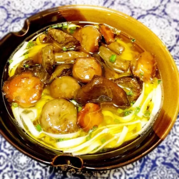 这碗常熟味道的蕈油面好吃到想哭而且在苏州就能吃到
