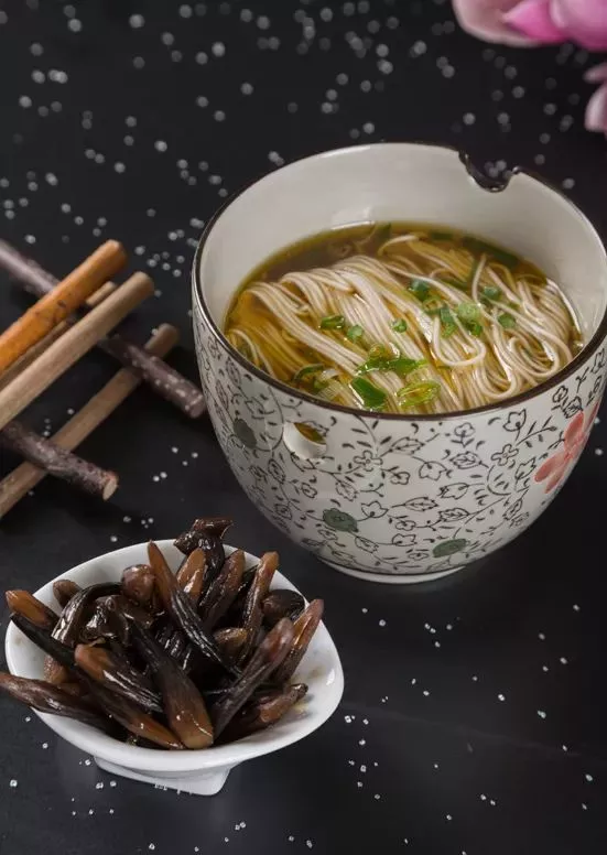 这碗常熟味道的蕈油面好吃到想哭而且在苏州就能吃到