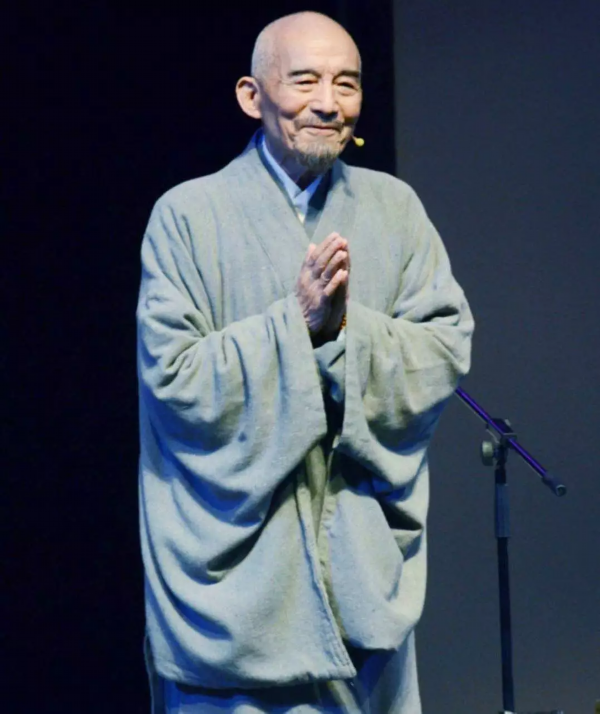 1933年9月16日,游本昌出生于海陵区,1985年,52岁的他因主演电视剧