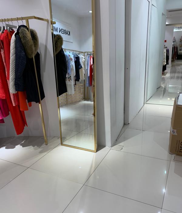 再访试衣镜砸死女孩涉事商场:有镜子已在加固,存隐患的被拆