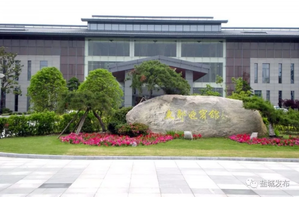 東郊迎賓館△建設中的寶龍城市廣場環境優越天藍地綠,鳥語花香.