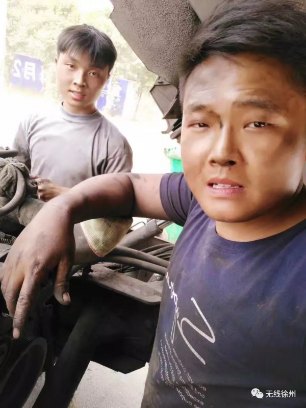 "潇洒哥"却始终坚持在汽修一线 从学徒到主管,他坚持了14年