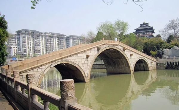 常州人更加熟悉的俗称:西仓桥,桥原位于老西门西直街西端京杭大运河上