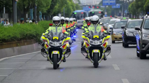 超燃!盐城街上最"拉风"的队伍来了