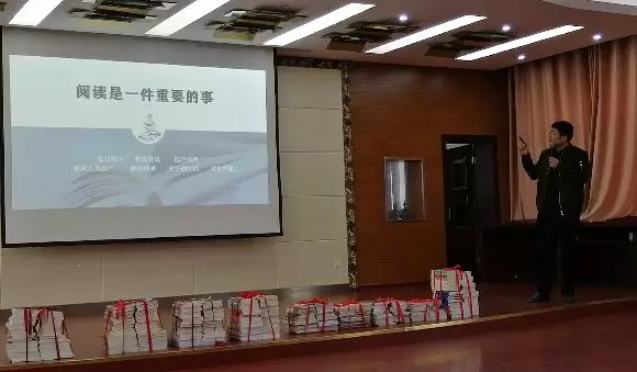 江蘇 活動當天,蘇陳實驗小學的師生帶來了詩歌朗誦表演《慈母吟》