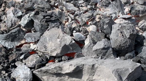 被"烧伤"的贺兰山:煤层自燃三百年,每年损失10亿元