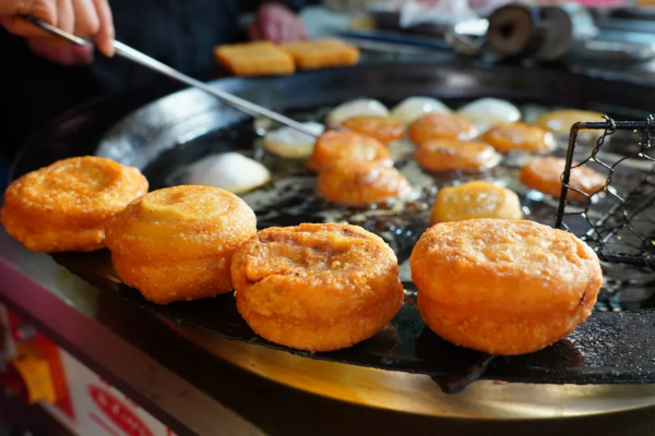 人记忆深处煎团的味道,咬一口下去,外皮酥脆,肉馅鲜嫩紧实,汁水四溢