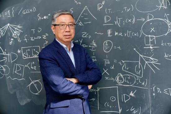 国内  2002年秋季,北大北京国际数学研究中心主任,中科院院士田刚当时