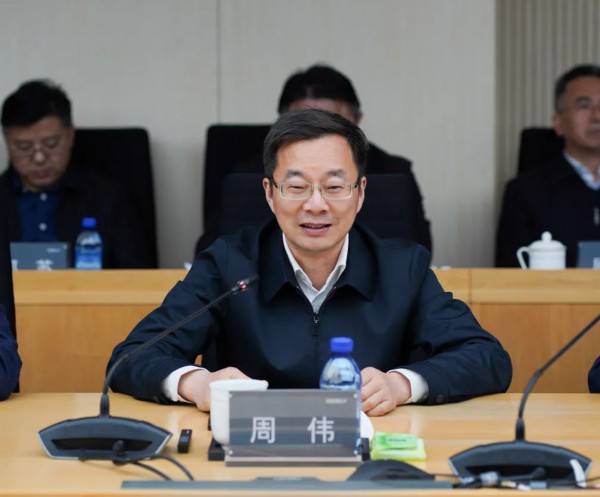 苏州市政府秘书长周伟一行赴浙江吉利控股集团有限公司参观考察 相城