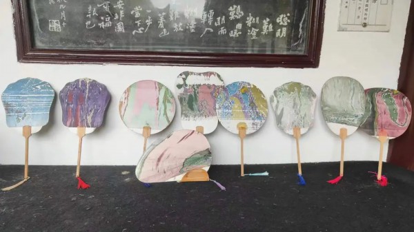 扬州八怪纪念馆清明假期开展不“漆”而遇 “扇”助非遗漆扇制作体验活动_荔枝网新闻